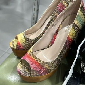 Size 7 cute platform heals